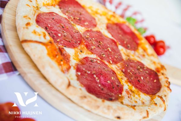 PizzaFarm-De-Verloren-Kost-Gulpen-bestellen-afhalen-bezorgen-pizzasalami