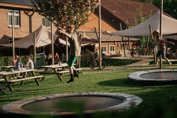 De Verloren Kost BoerderIJSterras trampolines voor kinderen DSC01402